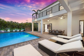 Granada Modern Luxury in Massive Mansion with Heated Pool